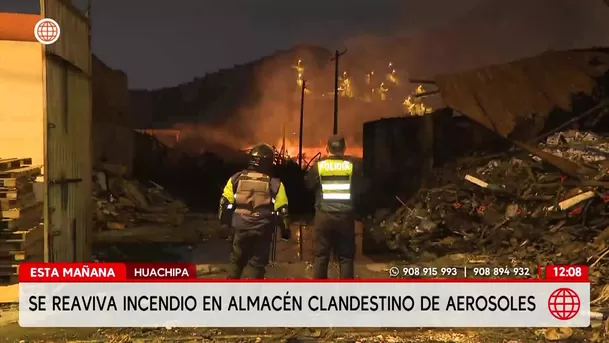 Incendio se reaviva en almacén de aerosoles en Huachipa. Foto: América Noticias