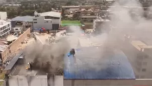 Un incendio se registra esta mañana en un almacén ubicado en la avenida San Pedro en Lurín. / Video: América Noticias