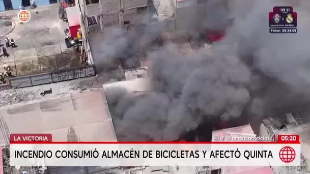 Incendio en La Victoria consume almacén de bicicletas y afecta viviendas. Foto: América Noticias