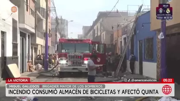 Incendio en La Victoria consume almacén de bicicletas y afecta viviendas. Foto: América Noticias