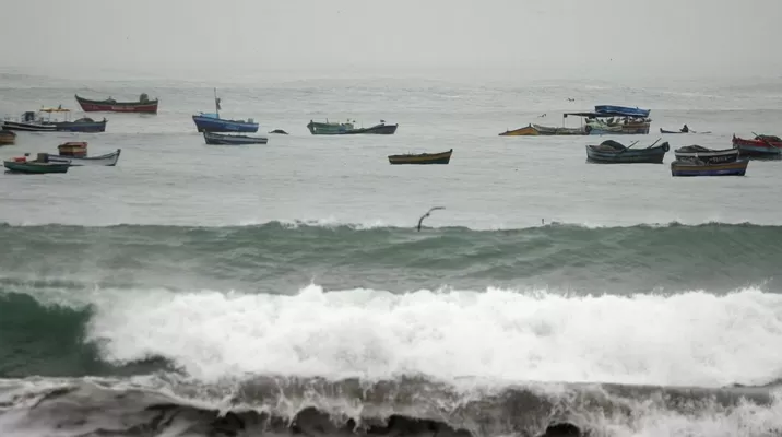 Ante esta situación, Indeci recomienda suspender las actividades portuarias y de pesca. Foto referencial: Andina