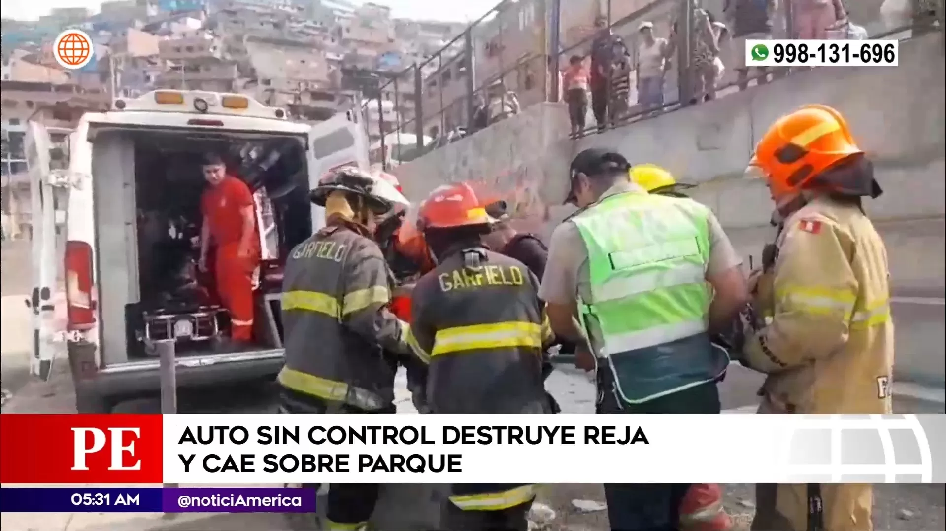 Auto fuera de control cayó en un parque de Independencia. Foto: América Noticias