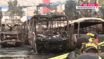 Incendio en cochera destruye cústers en Independencia. Foto y video: Canal N