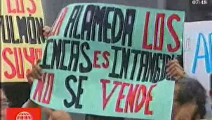 Los vecinos bloquearon la vía y fueron intervenidos por agentes de la MML. Foto: captura de video