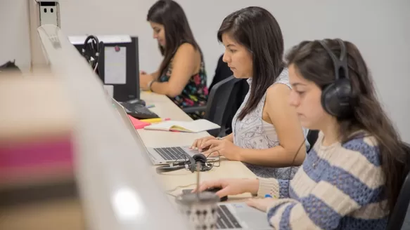 Mujeres en la industria tecnológica. América Noticias