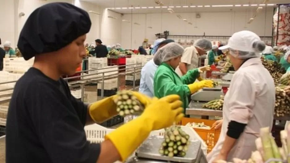 Gran número de limeños trabaja más de 13 horas al día. Foto: El Comercio