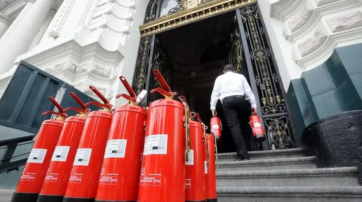 Congreso instaló extintores nuevos, tras conocerse que estaban vencidos Congreso instaló extintores nuevos, tras conocerse que estaban vencidos