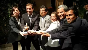 Equipo de América ganador de premios IPYS. Foto: Twitter/Video: América Noticias