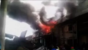 Los bomberos evitaron que el fuego se expanda. Video: América Noticias