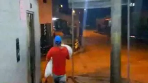 El hombre pretendía llevarse los restos de la menor. Foto y video: América Noticias 