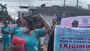 En la ciudad de Iquitos, los trabajadores de la salud han bloqueado la calle Grau, una de las principales vías de la ciudad. / Video: Canal N