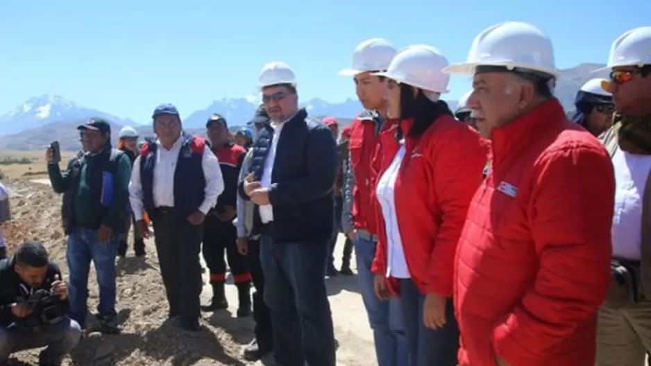 Ministra de Transportes y Comunicaciones durante su visita al distrito de Chinchero. Foto: ANDINA