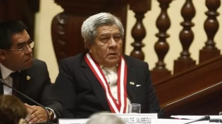 Walde pidió apoyo a Hinostroza para una trabajadora. Foto: El Comercio Walde pidió apoyo a Hinostroza para una trabajadora. Foto: El Comercio