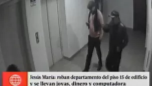 Delincuentes ingresaron a edificio y robaron departamento. Foto: captura de TV