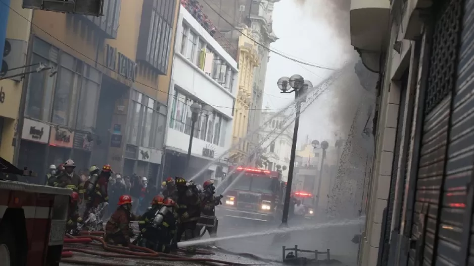 Jefe de los Bomberos descartó que se proceda a derrumbar el edificio / Andina