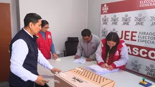 De acuerdo con el reporte del sistema integrado jurisdiccional, los 60 Jurados Electorales Especiales instalados en todo el país vienen desarrollando la revisión de actas observadas con resultados avanzados