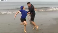 Jóvenes practican marinera en la playa Agua Dulce