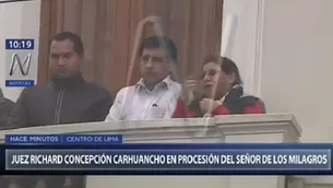 Juez Richard Concepción Carhuancho participó de procesión del Señor de los Milagros. Foto: Canal N