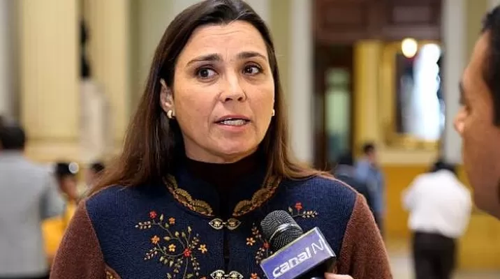 Karla Schaefer cuestionó a Kenji Fujimori Karla Schaefer cuestionó a Kenji Fujimori