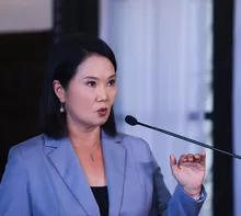 La presidenta Keiko Fujimori anunció una inversión de más de US$ 500 millones para la modernización del denominado Tren Macho, que conecta las regiones de Huancavelica y Junín, durante una ceremonia en la que se puso nuevamente en marcha un tramo de 57 kilómetros de la vía ferroviaria./ Foto: Presidencia / Video: Canal N