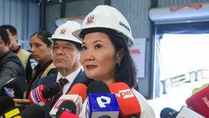 La presidenta Keiko Fujimori premió con ascensos excepcionales a cuatro suboficiales de la PNP. Foto: Presidencia. Video: Canal N
