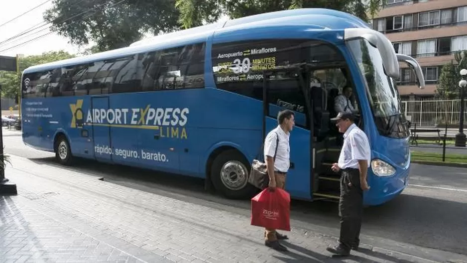 Buses oficiales del aeropuerto Jorge Chávez transportarán a pasajeros hacia Miraflores. Foto: Perú21 Buses oficiales del aeropuerto Jorge Chávez transportarán a pasajeros hacia Miraflores. Foto: Perú21