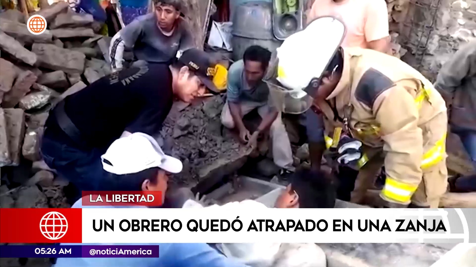 Obrero quedó atrapado en una zanja en La Libertad. Foto: América Noticias