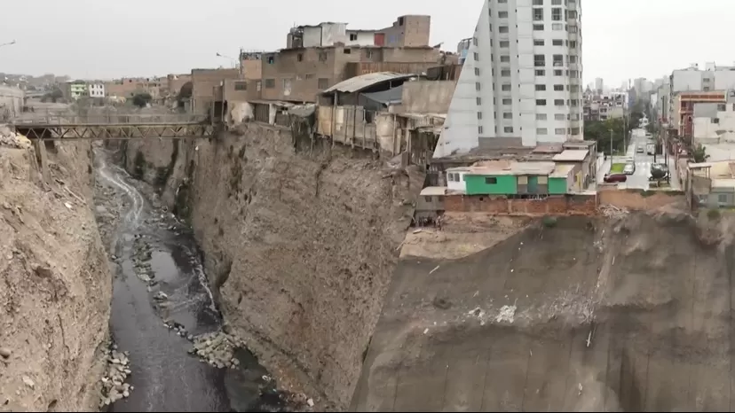 Lima: Familias al borde del abismo por construcciones inseguras Lima: Familias al borde del abismo por construcciones inseguras