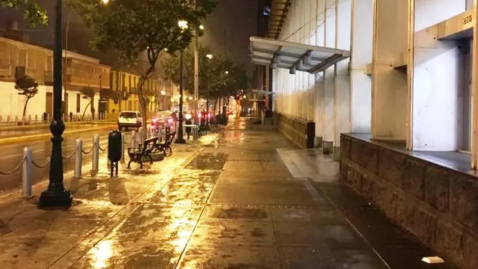 Garúa mojó las calles del centro de Lima. Foto: El Comercio