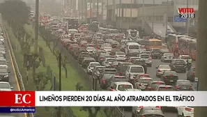 Limeños pierden 20 días atrapados en el tráfico.