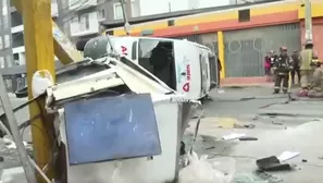 El tránsito en la zona está cerrado mientras la policía y los bomberos trabajan en la escena. / Video: Canal N