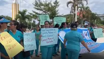 Protesta de enfermeras se produjo frente a la sede del Poder Judicial en la región / Foto: Canal N