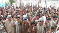 Nativos tienen a miembros de la Fiscalía retenidos. Foto: Referencial/peru21.pe