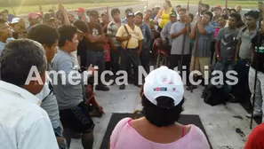 Nativos en aeródromo de Andoas. Foto: América Noticias