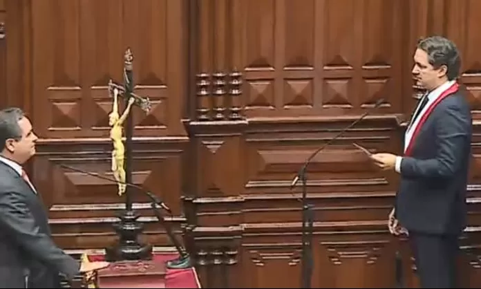Luis Iberico juró como congresista de la República