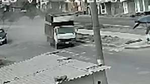 Un camión que circulaba a gran velocidad por la avenida Unión, en Lurigancho-Chosica. / Video: América Noticias