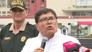 Carlos Malaver entrega fusiles y habla de interpelación en Congreso