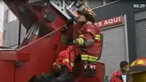 Bomberos arriesgan sus vidas en galería Nicolini.