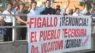 Manifestantes exigieron la renuncia del ministro Figallo a través de pancartas