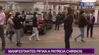 Manifestantes pifian a congresista Patricia Chirinos