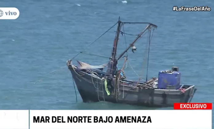 Bote de pesca, Fishing boat; El Ñuro, Piura, Peru