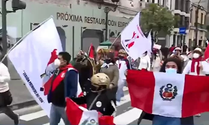 Marcha contra el Gobierno: manifestantes recorren calles del Centro de Lima