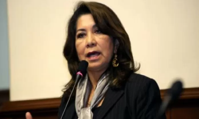 Martha Chávez Votó En Contra De La Admisión De Renuncia De Manuel