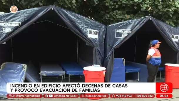 Más de 20 familias duermen en la calle tras incendio en el Cercado de Lima. Foto: América Noticias Más de 20 familias duermen en la calle tras incendio en el Cercado de Lima. Foto: América Noticias