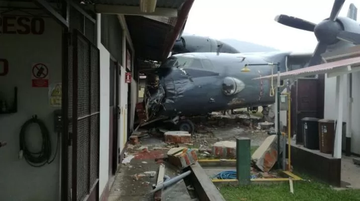 Avión antonov impactó contra sede policial. Foto: América Noticias Avión antonov impactó contra sede policial. Foto: América Noticias