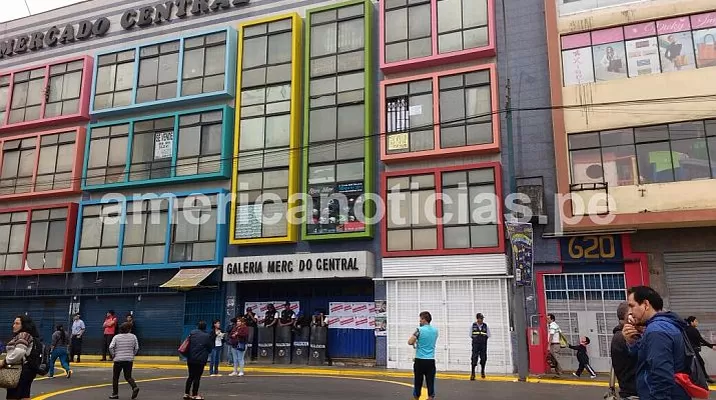 Galería clausurada. Foto: Gisela Becerra / América Noticias Galería clausurada. Foto: Gisela Becerra / América Noticias