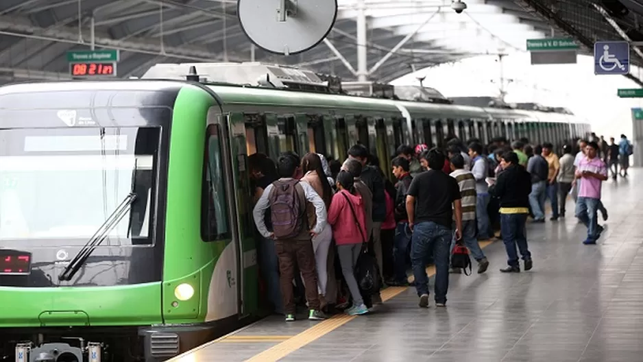 A diario unas 320 mil personas utilizan el servicio del tren eléctrico. Foto: Andina