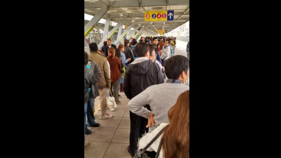 Colas en el Metropolitano. Foto: @XtianOv