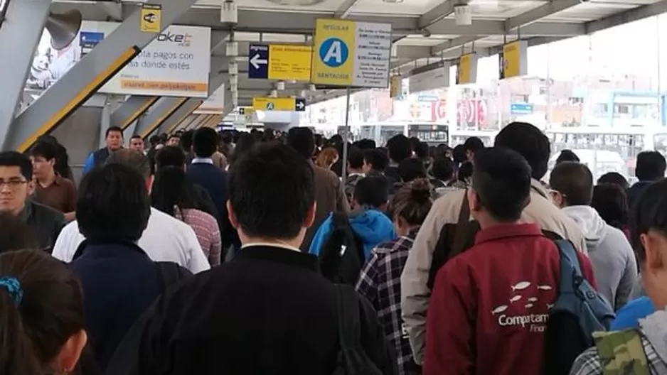 Colas en estación del Metropolitano. Foto: @VentoAlan