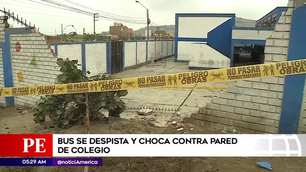 Bus se despista y choca contra pared de colegio en Mi Perú. Foto: América Noticias